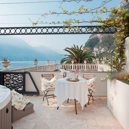 Bellavista Lakefront Hotel & Apartments Рива-дель-Гарда Экстерьер фото