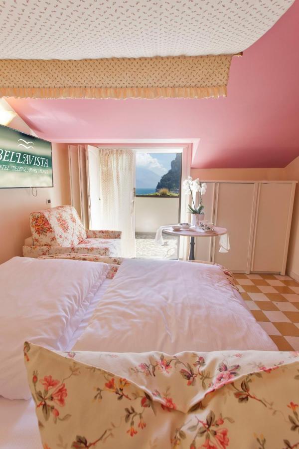 Bellavista Lakefront Hotel & Apartments Рива-дель-Гарда Экстерьер фото